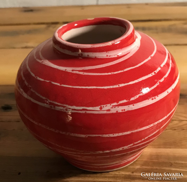 Small red and white vase p-3