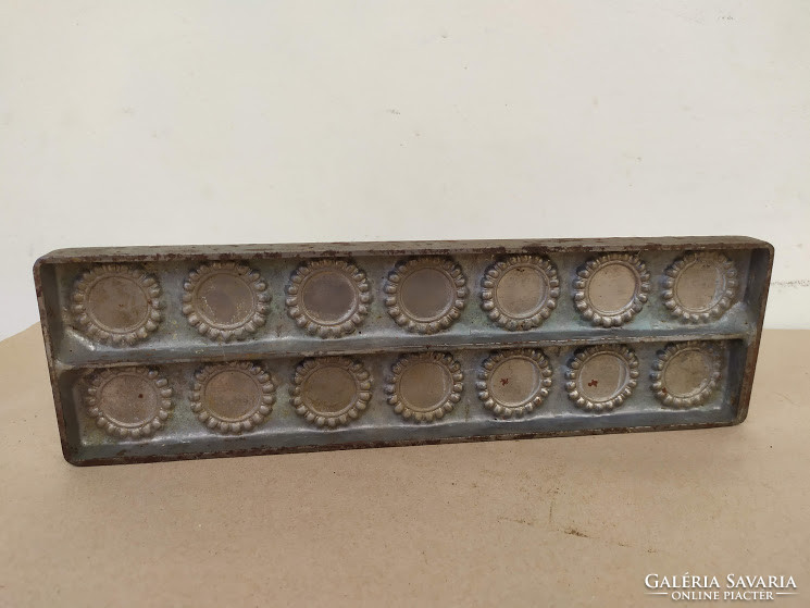 Antique chocolate chocolate candy metal mold confectioner candy maker 5033