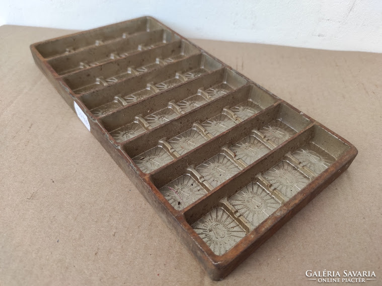 Antique chocolate chocolate candy metal mold confectioner candy maker 5040