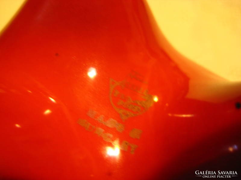 Zsolnay ox-blood glazed pot based on the design of János Török with a shield seal from the 60s