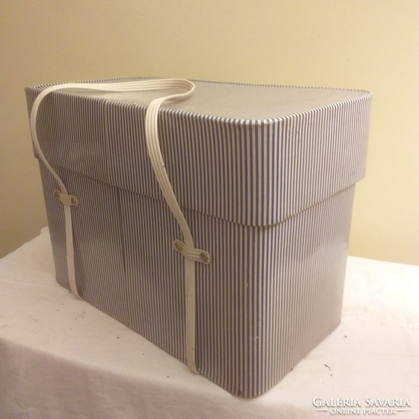 Retro cooler bag