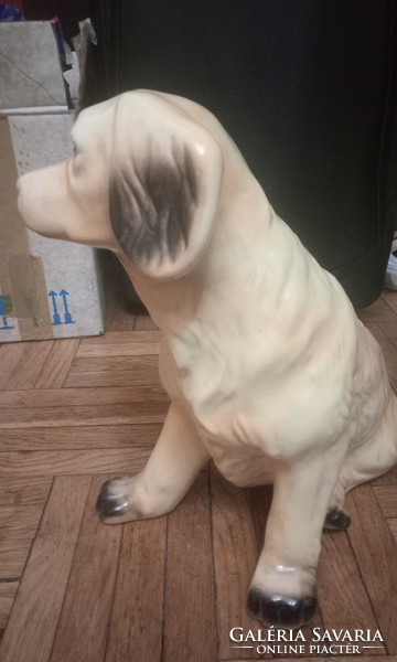 Hatalmas kutya szobor az 1970-es évekből