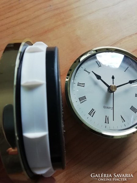 New built-in qvarc watch movement