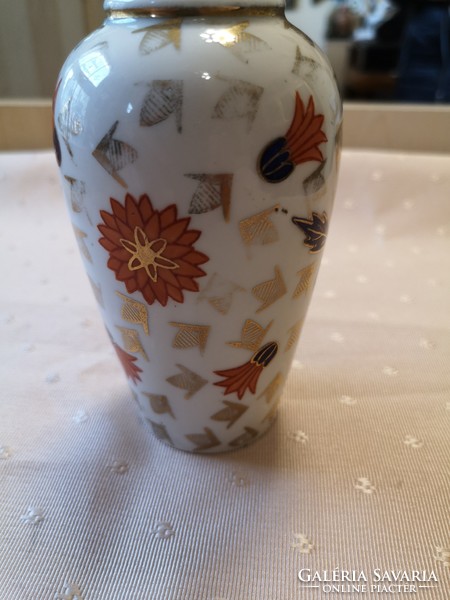 Zsolnay kisméretű váza, készült 1928-1930 / 12 cm magas