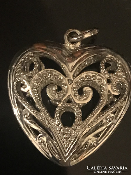 Áttört szívmedál nemesacélból, 5 x 4 cm