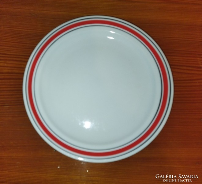 Zsolnay porcelán tányér piros csíkos 19cm