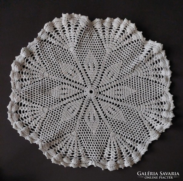 Round crochet tablecloth diameter 37cm