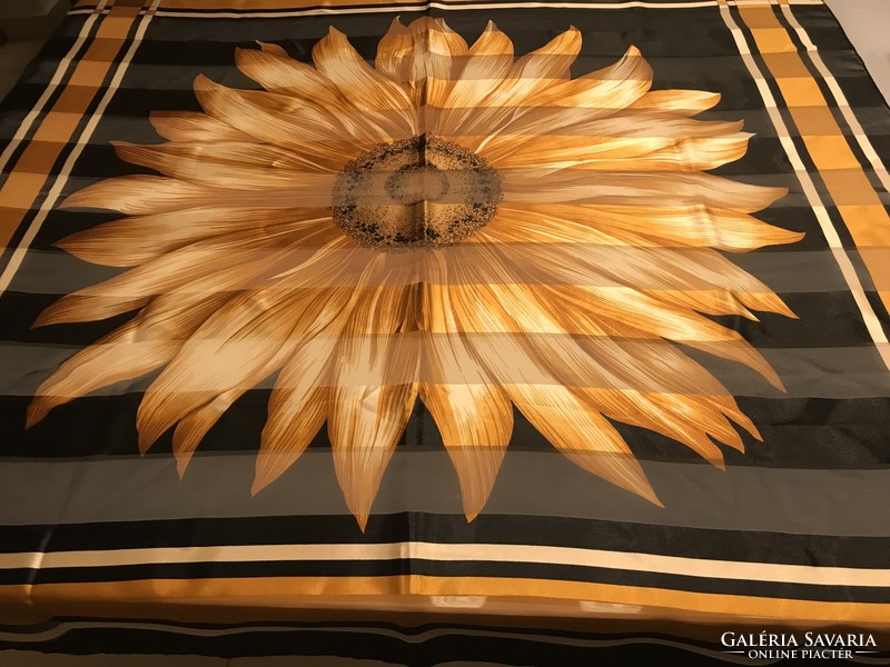 Hatalmas napvirágos kendő, 100 x 100 cm