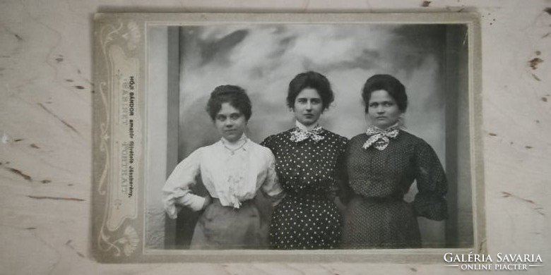 Amateur photo of antique ladies from Jászberény