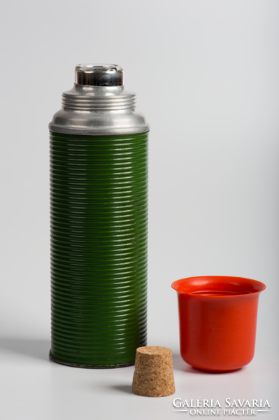 Can be used as a bauhaus thermos from the 30s orion