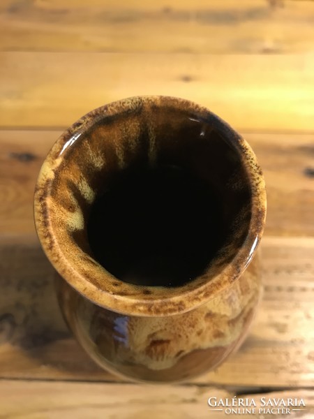 Retro small brown vase t-147