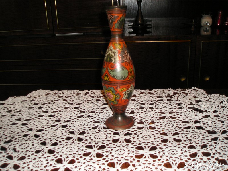 Indiai rézváza ,festett, gravírozott - 32 cm.