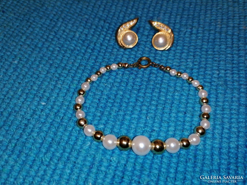 Tekla pearl bracelet and earrings (238)