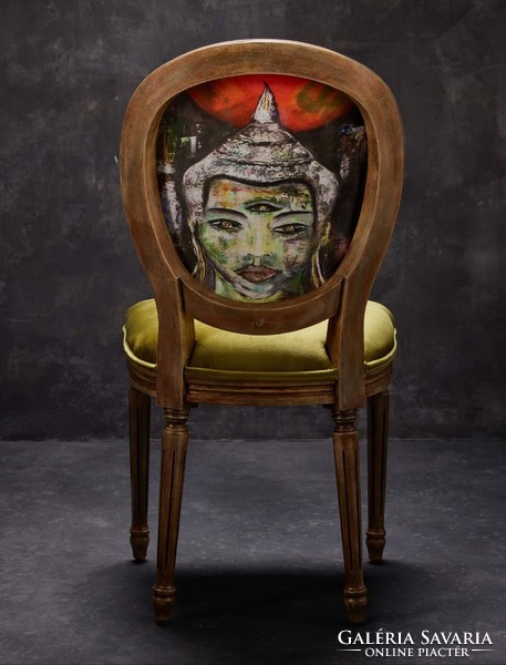 Egyedi stílusú, Buddha képpel díszített szék eladó