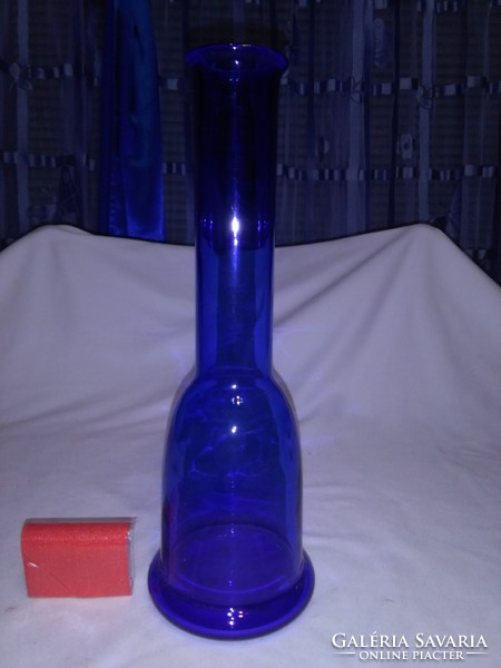 Kék üveg szálváza, palack
