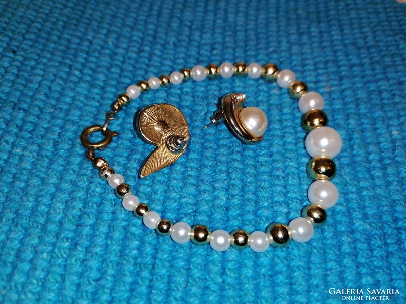 Tekla pearl bracelet and earrings (238)
