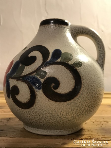 Small vase-jug with flower pattern t-180