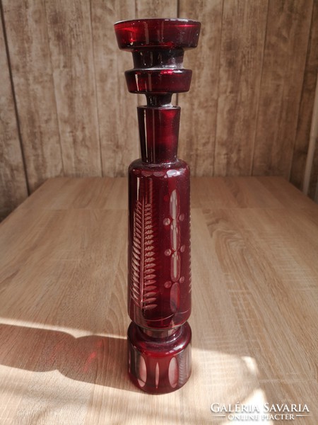 Lip crystal burgundy bottle / liqueur bottle with polished decoration.