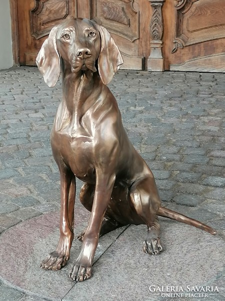 Hungarian Vizsla statue