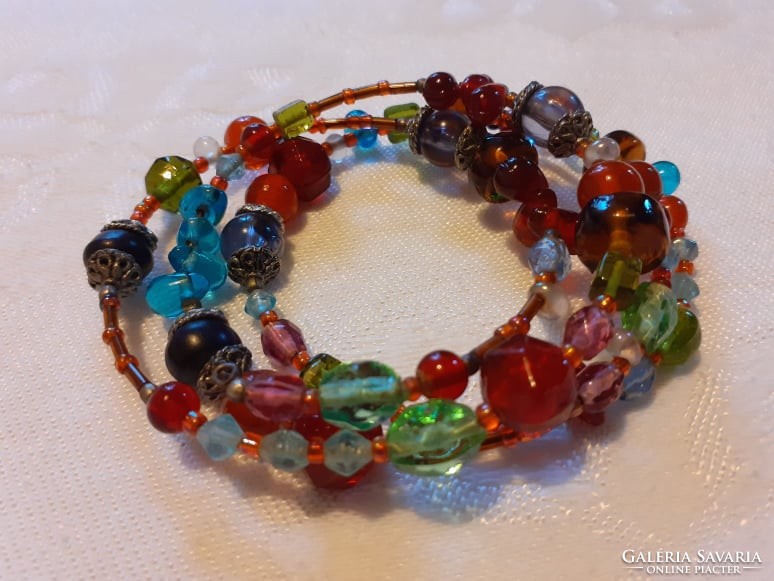 Memory bracelet made of colored glass beads