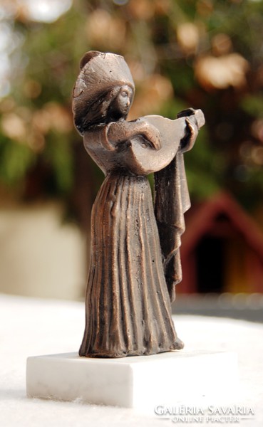 Woman in lanton playing in medieval attire - bronze statue on marble pedestal