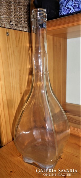 Szép formájú régi likőrös üveg  (32 cm , hibátlan)