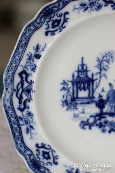 Antik porcelán, máz alatti, kinaizáló stílusú tányérok
