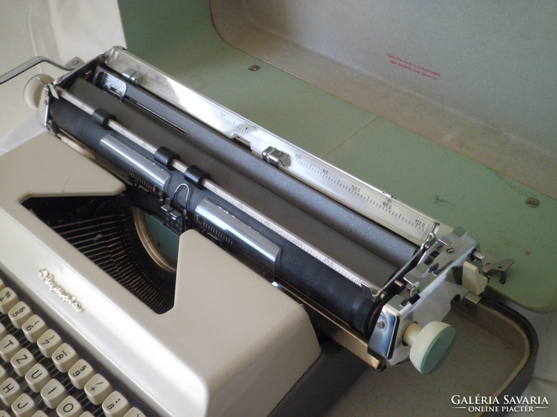 Vintage olympics sm9 de luxe bag typewriter