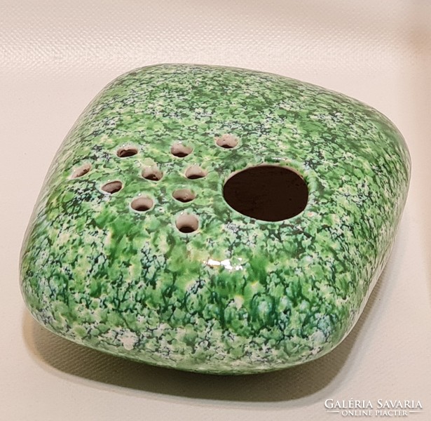 Iparművészeti, ikebana, zöld márványmázas, kerámia virágtartó (2145)
