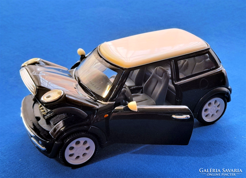 Mini Cooper 2001 (1:24 arányú modell) játék autó