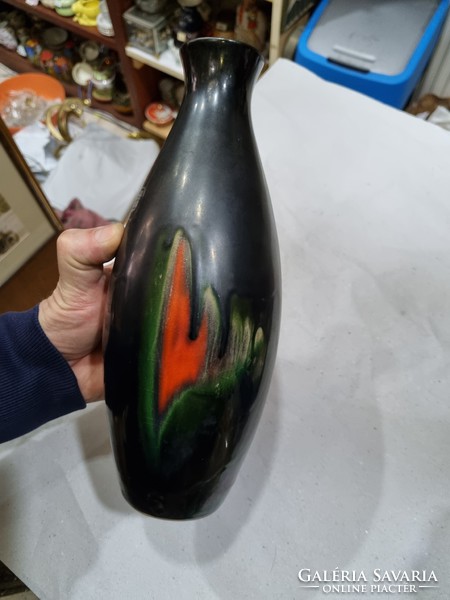 Iparmüvészeti kerámia váza