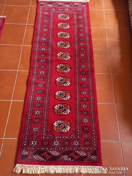 190 x 65 cm kézi csomózású Bochara szőnyeg eladó