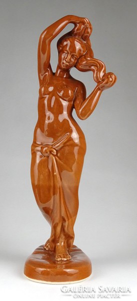 1I033 Régi jelzetlen kerámia fésülködő női félakt szobor 34 cm