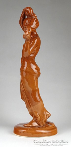 1I033 Régi jelzetlen kerámia fésülködő női félakt szobor 34 cm