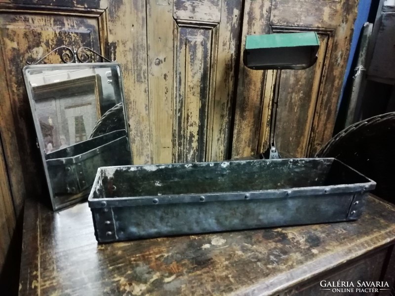 Metal riveted chest, flower box, machine accessory, stove accessory, steam engine accessory