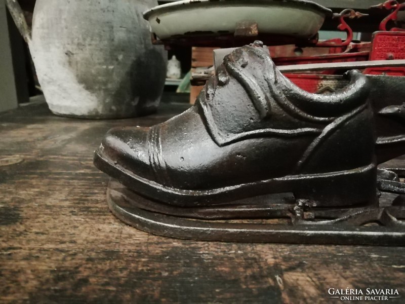 Cast iron shoe scraper, mud scraper, early 20th century