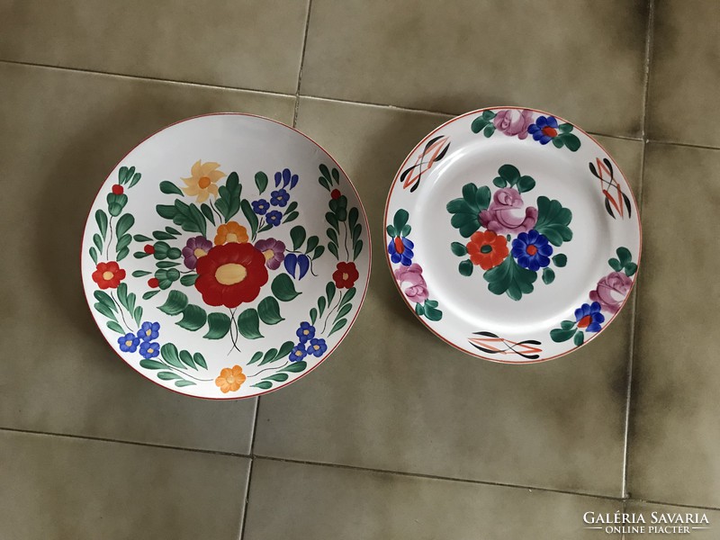2 hand-painted ceramic wall bowls with folk Hungarian motifs