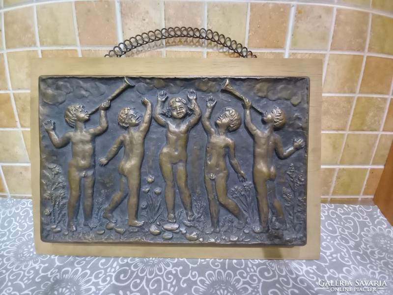 Hoof rose bronze relief: children