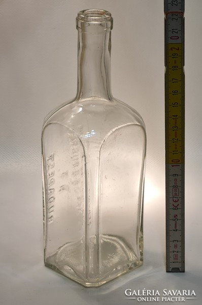 "Hazai Likőr-Rum és Szeszárugyár R.T. Budapest" négyzetes hasáb likőrösüveg (2151)