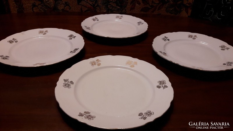 4db Árvácskás porcelán lapos tányér 111.