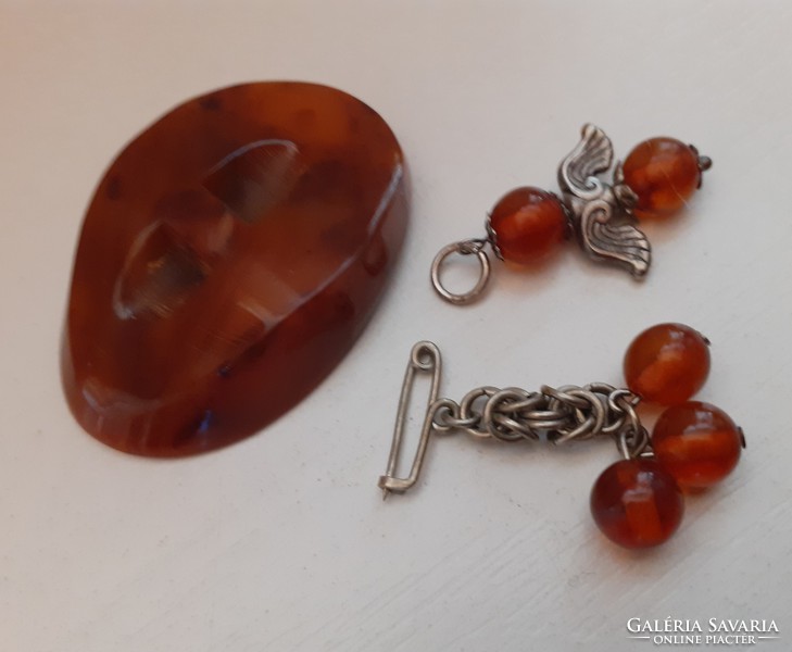 Retro amber brooch badge pendant gift with big button in one