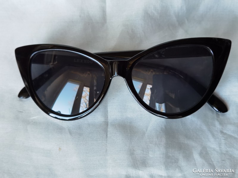 I discounted it!!! Fashionable rock'n'roll sunglasses