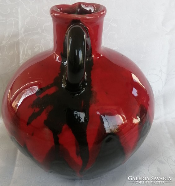 Iparművész Szombath Zsuzsa piros-fekete mázas kerámia váza