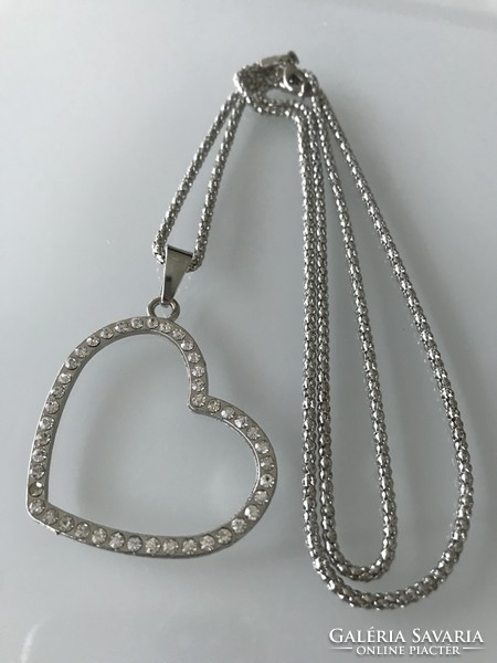 Heart pendant necklace on a 70 cm long chain