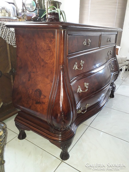 Baroque-style chest of drawers in beautiful condition, large size.