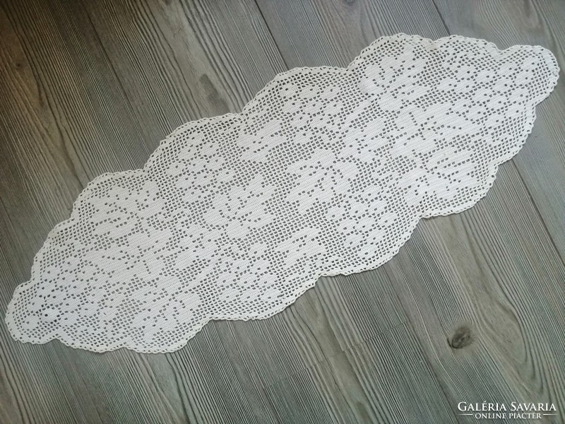 Grape patterned crochet oval lace 72 x 26 cm
