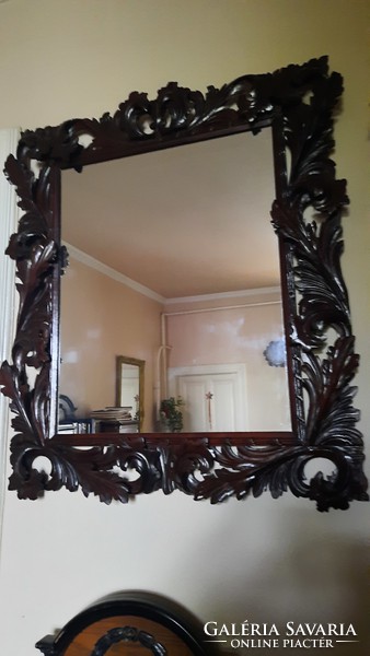 Florentine framed mirror, large size. He has!