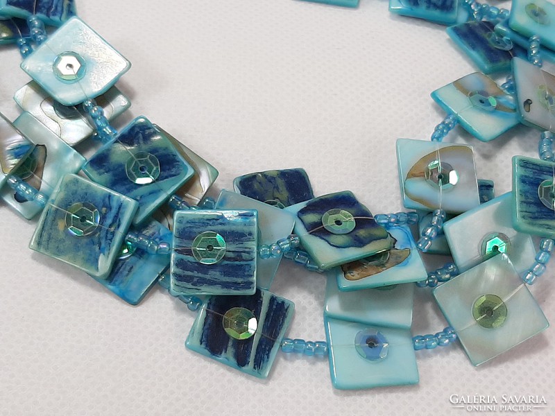 Kék 4 soros  kagyló lapokból , flitteres   gyöngysor
