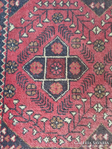 Piros tónusú kézi szövésű afgán gyapjú szőnyeg kb. 60 éves