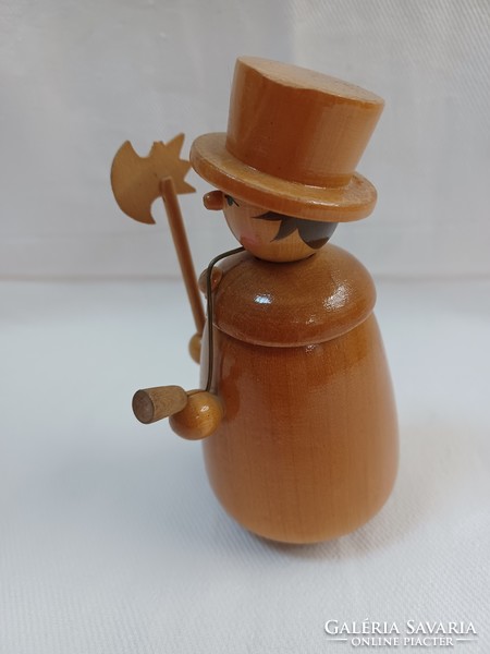Pipe wooden figure